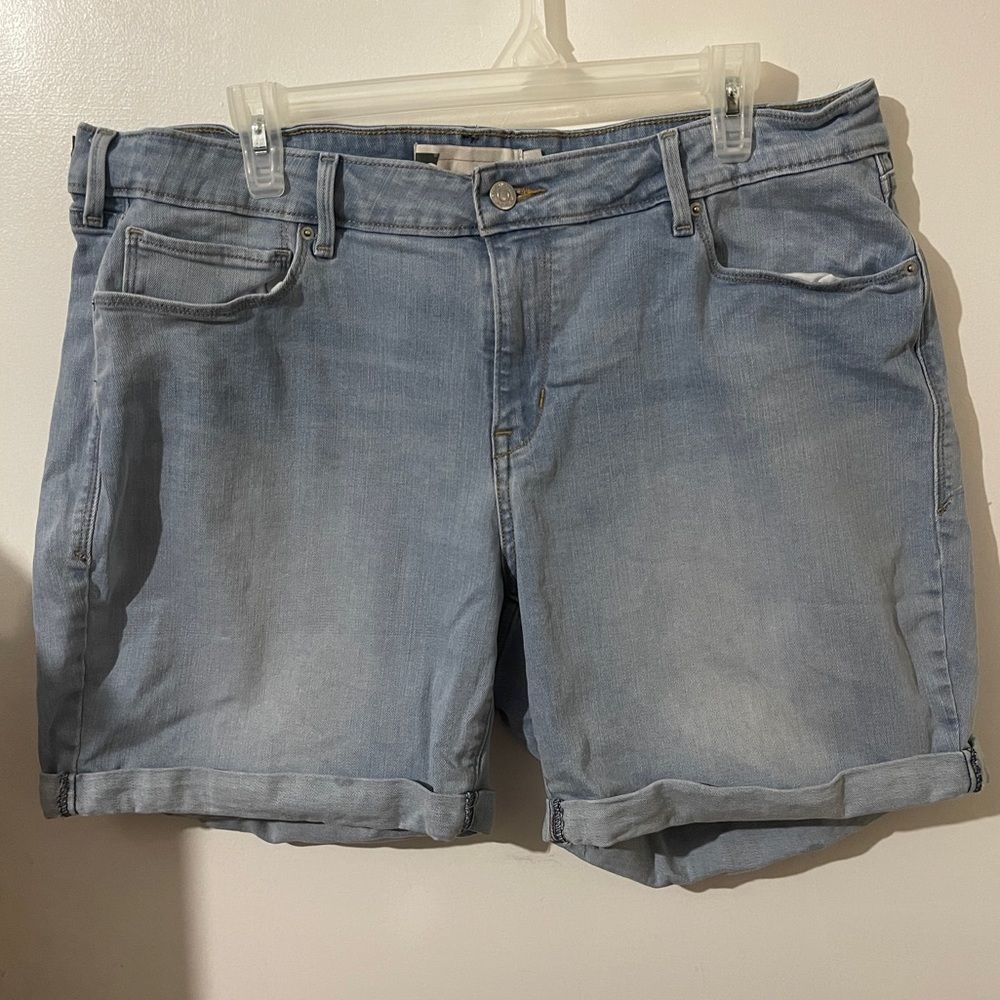 Levi's Women's Light Wash Cuff Bottom Shorts size 18W